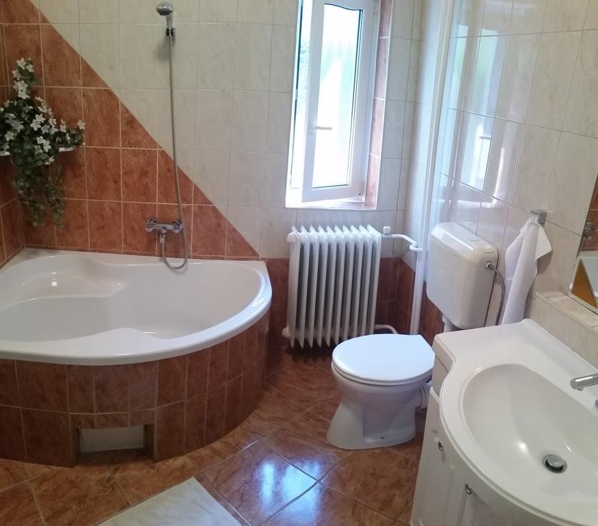Fadora Apartman Tihany Exterior photo